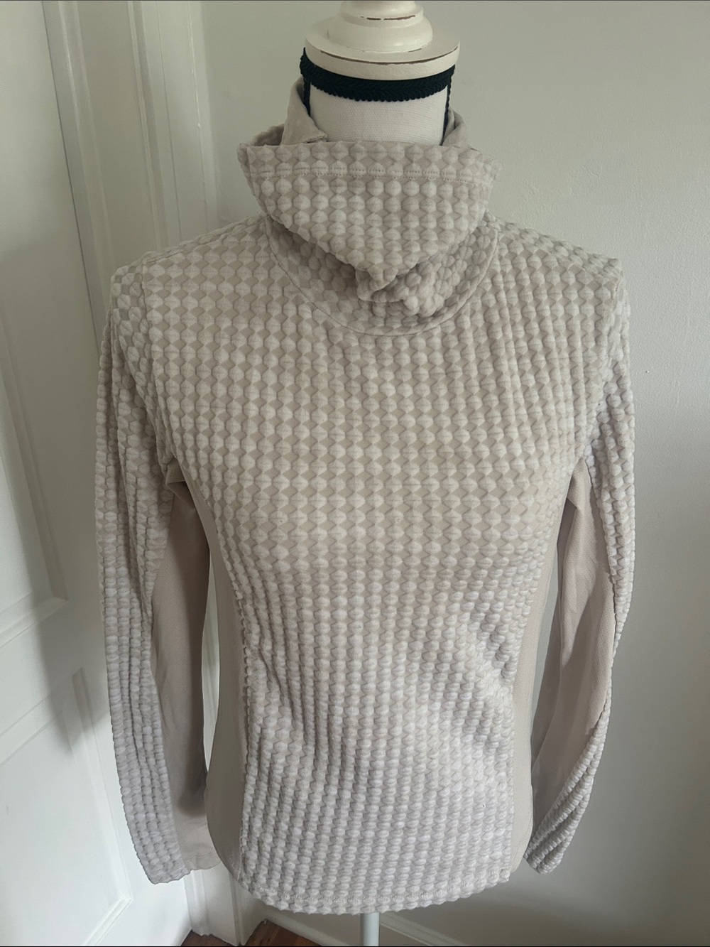 Nike Pro Hyper Warm Cream Textured Turtleneck Athletic Top